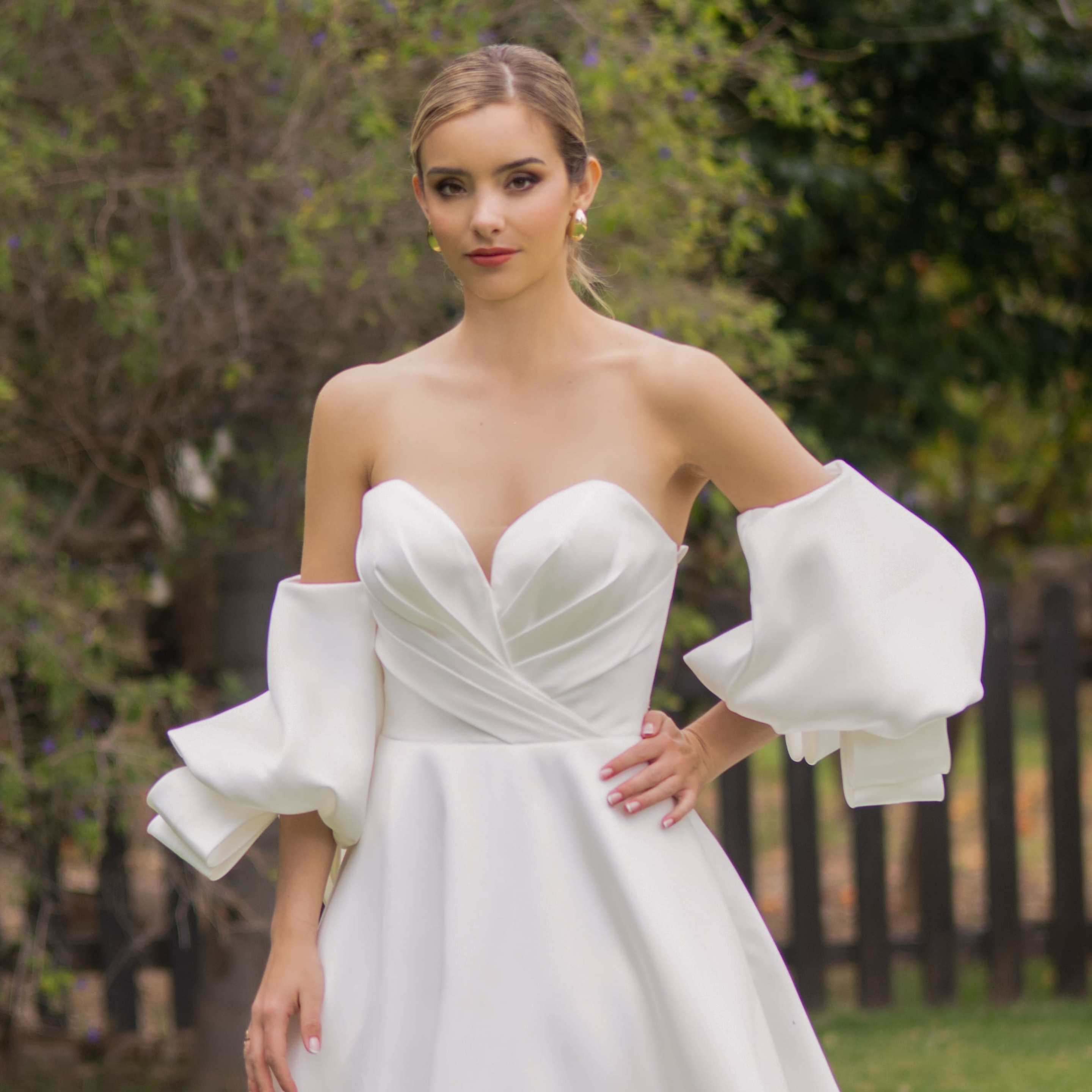 Brautkleid Hersteller Designer Brautmode Hochzeitskleid Loré Group