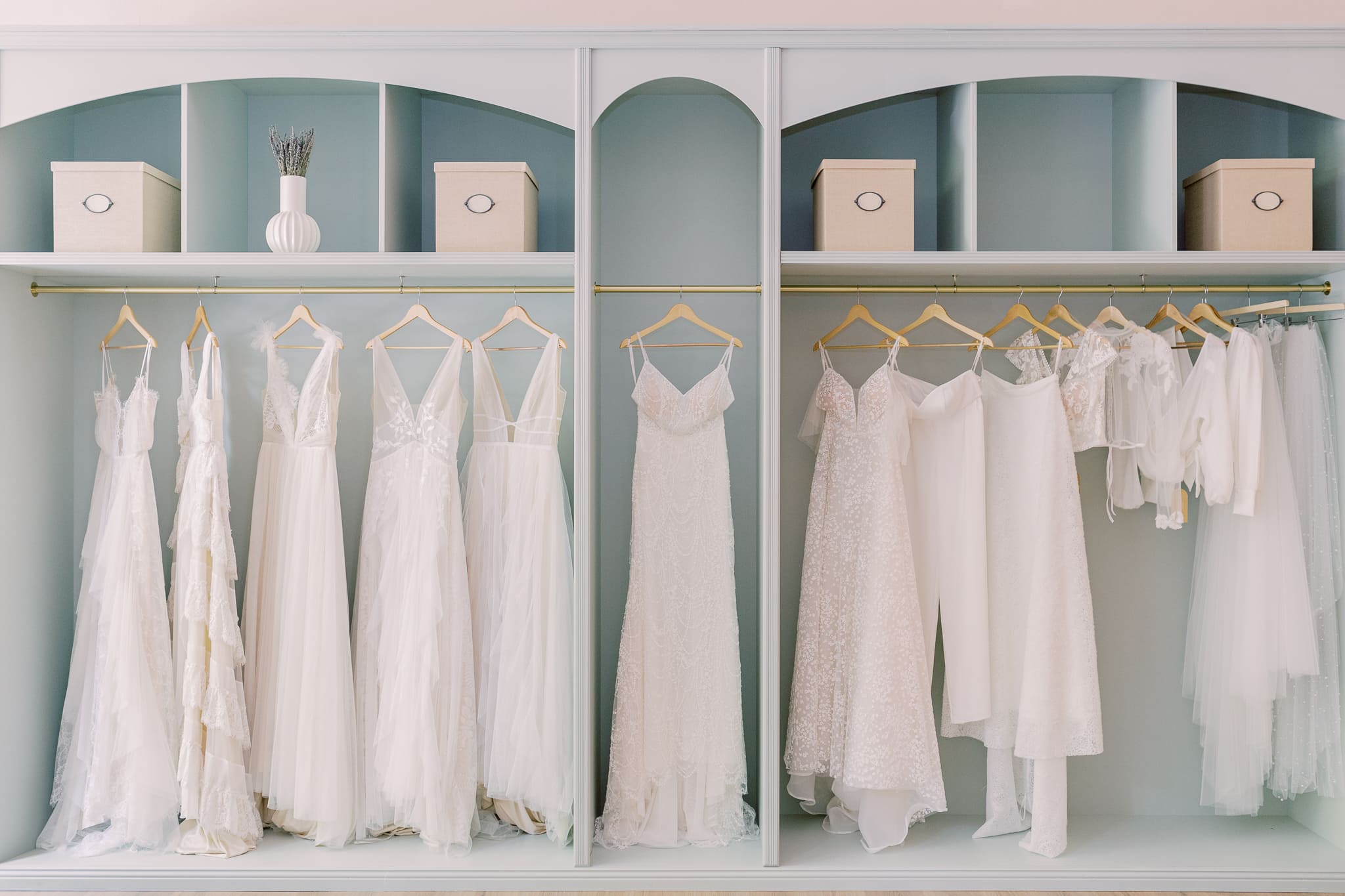 moderne Brautkleider Brautkleidstilrichtung Brautkleidtrends 2025 Brautkleider, Brautmode, Hochzeitskleider, Brautkleidstilrichtungen, Bridal Boutique, Brautmodengeschäft Berlin Brandenburg